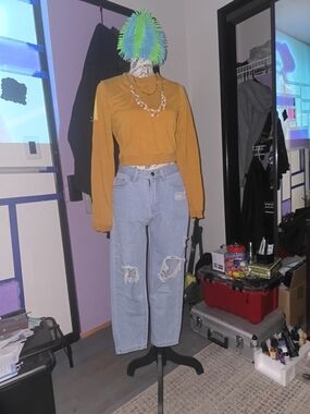 Light Wash Distressed Women’s Jeans - Casual High-Rise, Size S.